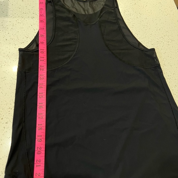 Lululemon black mesh tank top size 4 . - Picture 7 of 8